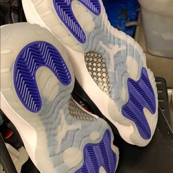 ⚠️ Brand New Rare Jordan 11 low IE size 9 men’s - Picture 5 of 11